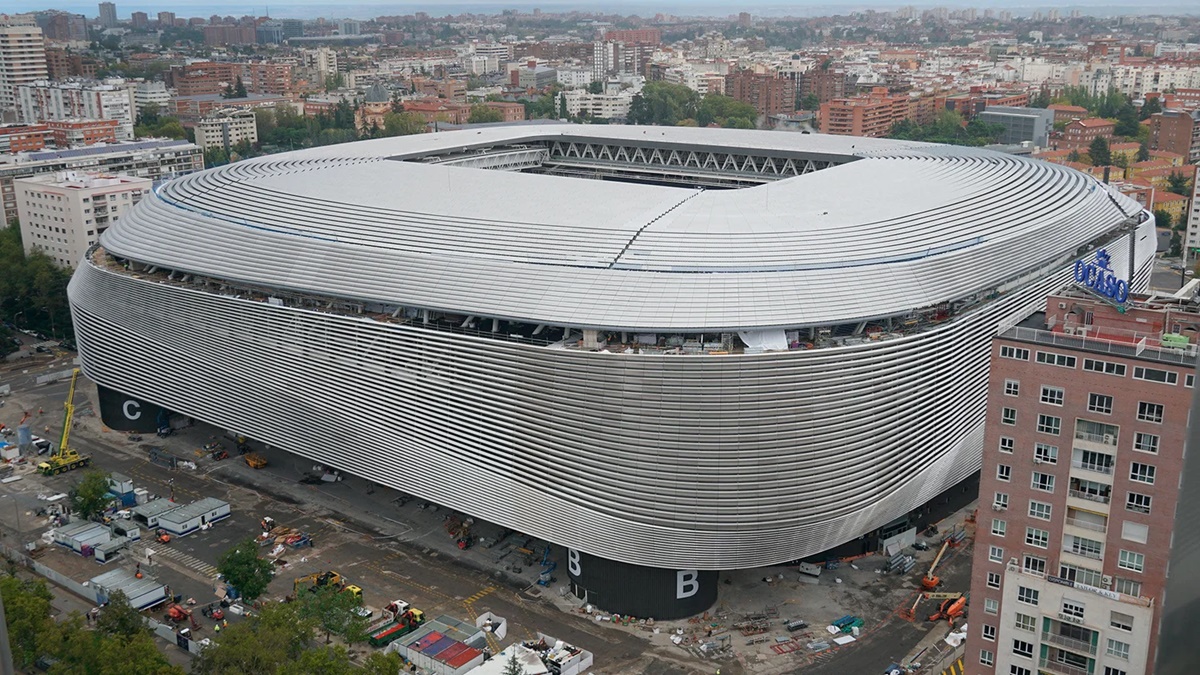 Brasil encara Espanha em estádio em obras há 5 anos, ao custo de R$ 4,9 bi