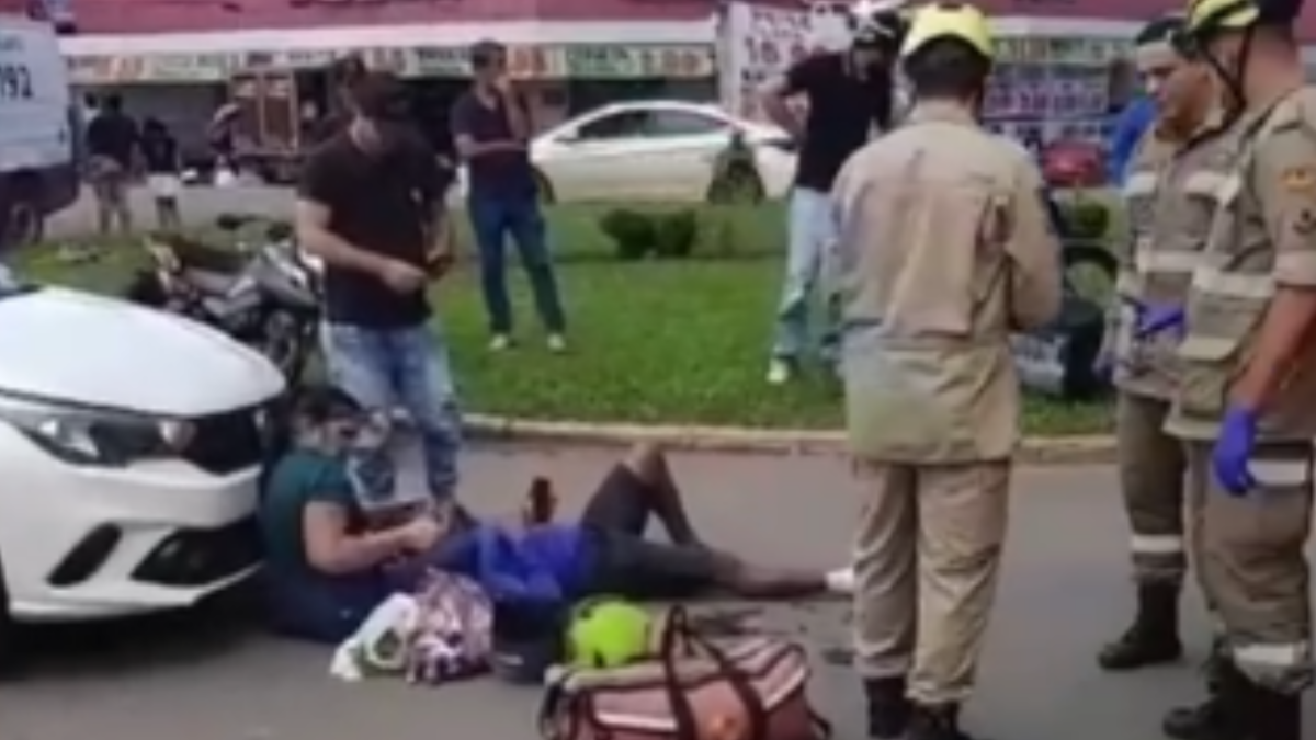 Homem e mulher envolvidos no acidente em Luziânia foram levados conscientes a UPA (Foto CBMGO)