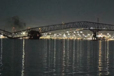 Ponte desaba após colisão de navio em Baltimore (Foto reprodução)
