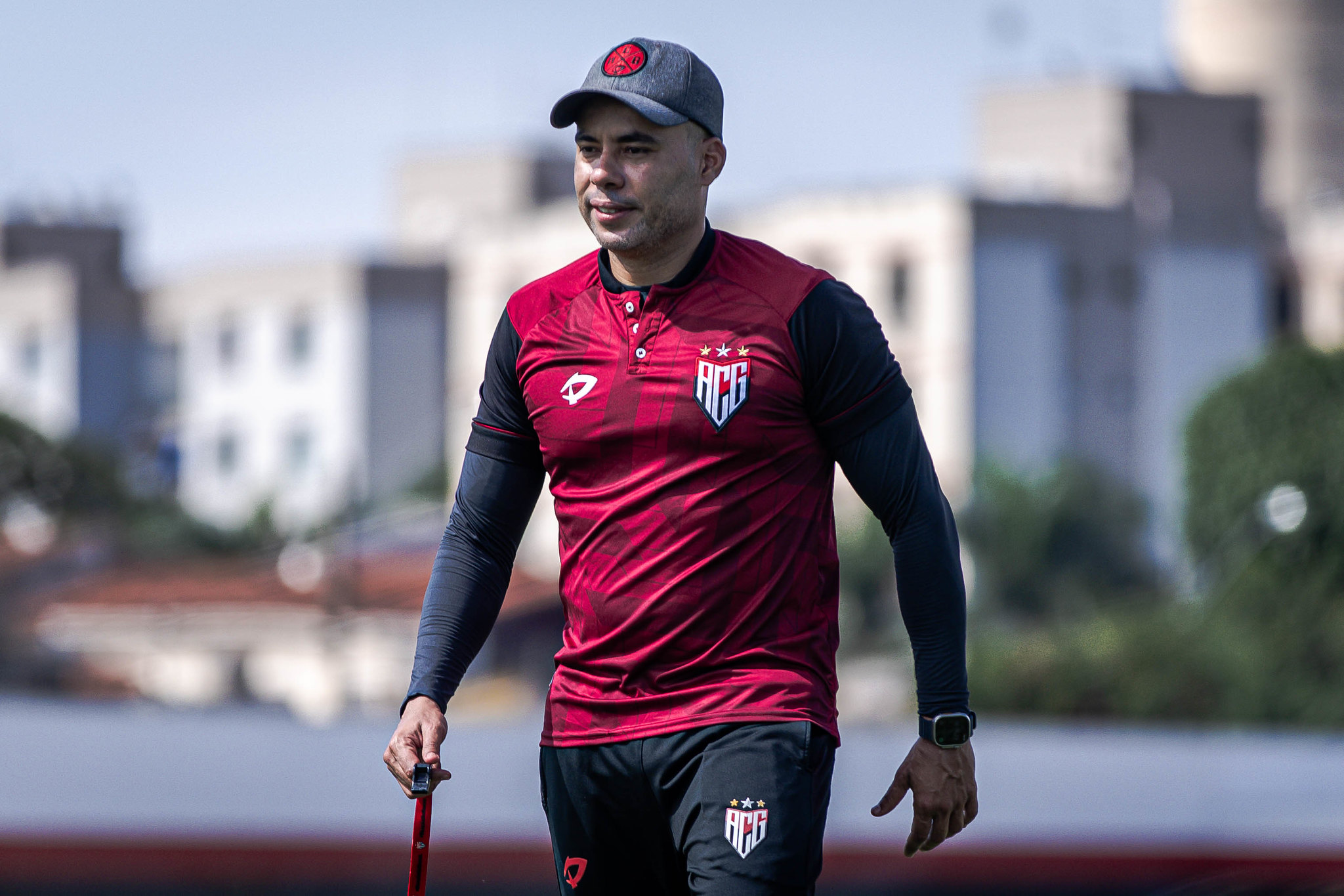 Atlético Goianiense confirma a renovação de contrato do técnico Jair Ventura