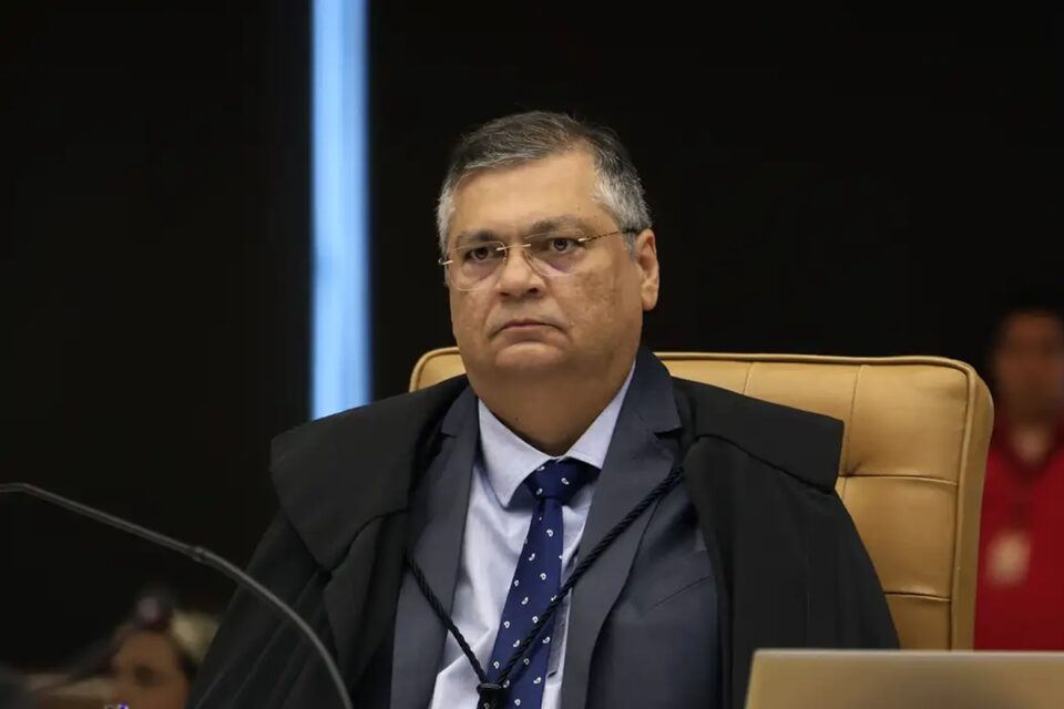 Dino rejeita recurso de Bolsonaro contra multa aplicada pelo TSE