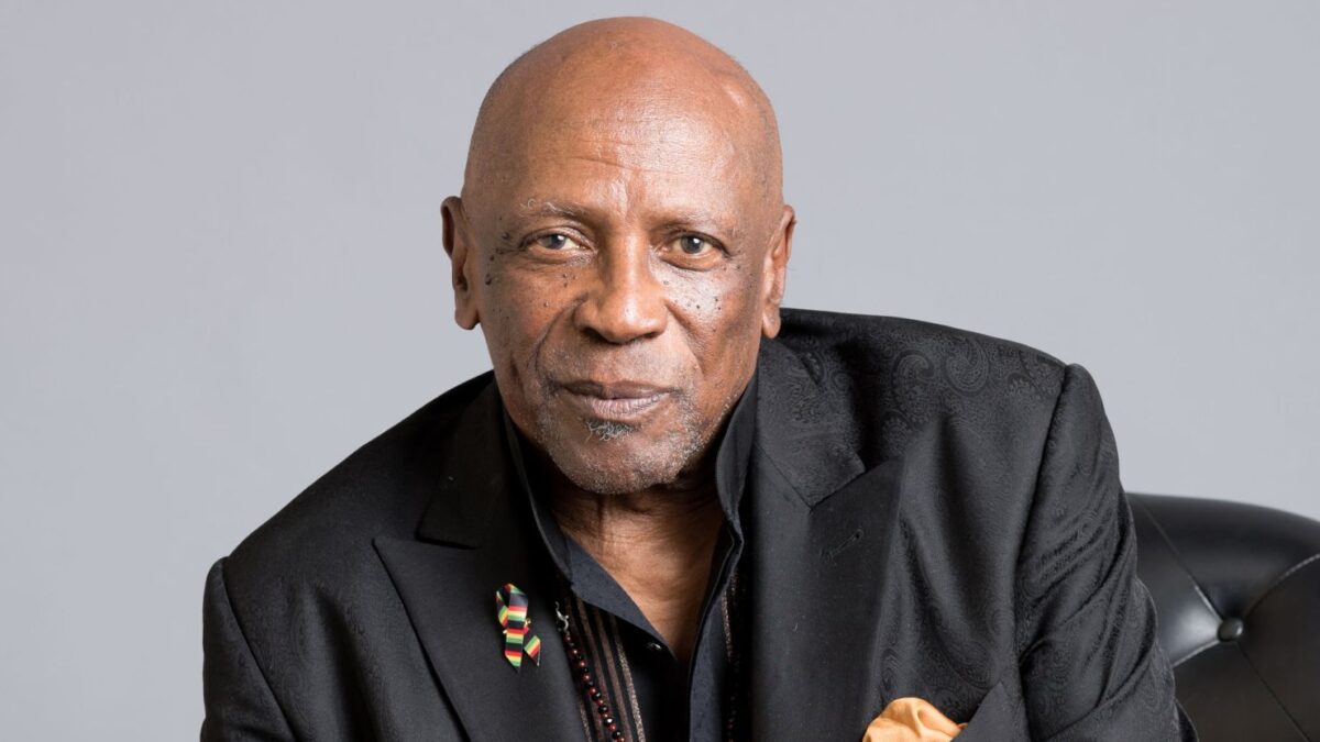 Louis Gossett Jr., que ganhou um Oscar de ator coadjuvante por interpretar o duro instrutor de treinamento em “A Força do Destino”, de 1982, alguns anos depois de ganhar um Emmy por seu papel como o astuto Violinista em “Roots”, morreu madrugada de sexta-feira. Ele tinha 87 anos.