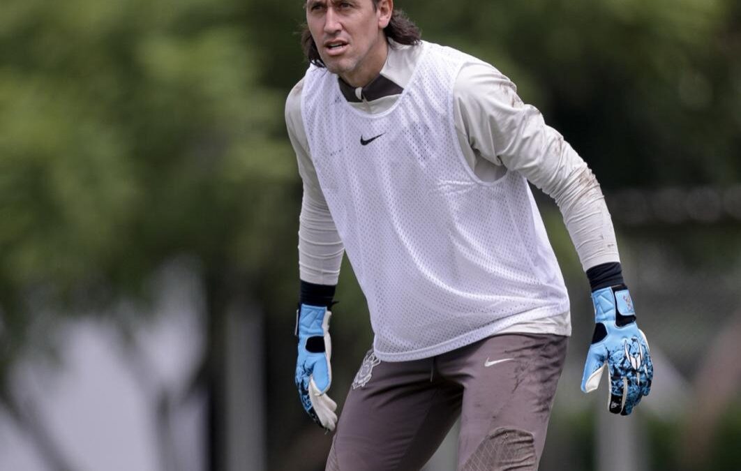 Goleiro Cássio treinando no Corinthians