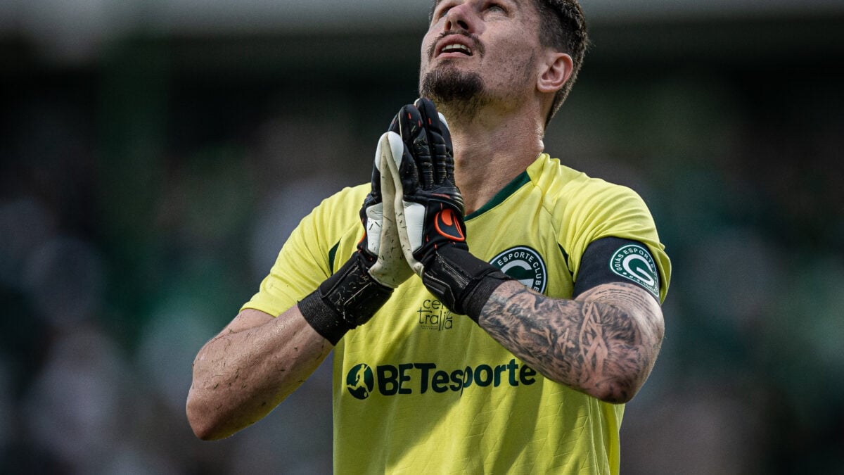 Tadeu rezando no Goiás