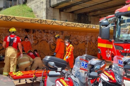 Homem morre após parada cardíaca em ponto de ônibus no DF