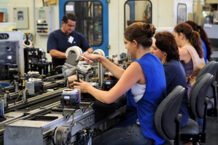 Média salarial das mulheres em Goiás alcança maior índice desde 2012 há 1,6 milhão de trabalhadoras no estado, 42,1% da população ocupada