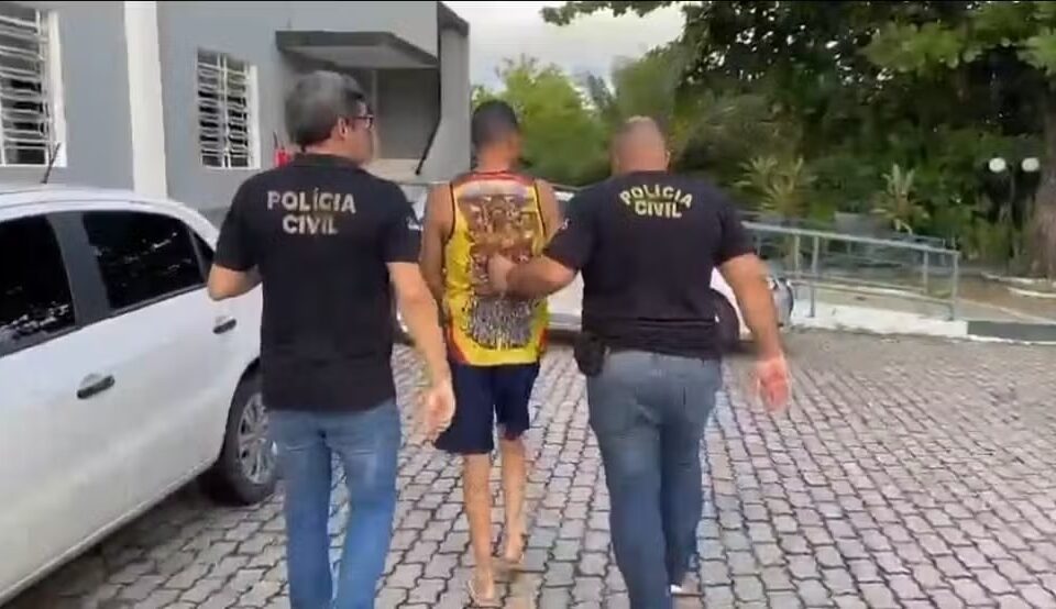 Pessoa sendo presa em Pernambuco
