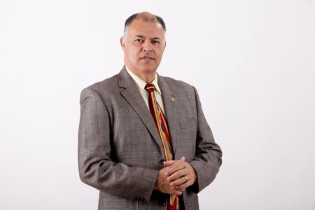 Relator de projeto contra casamento gay deve presidir comissão de família da Câmara PL definiu Pastor Eurico para comandar colegiado