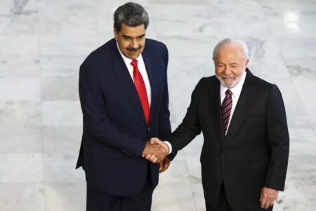 Venezuela chama críticas do governo Lula de 'cinzentas e intervencionistas'