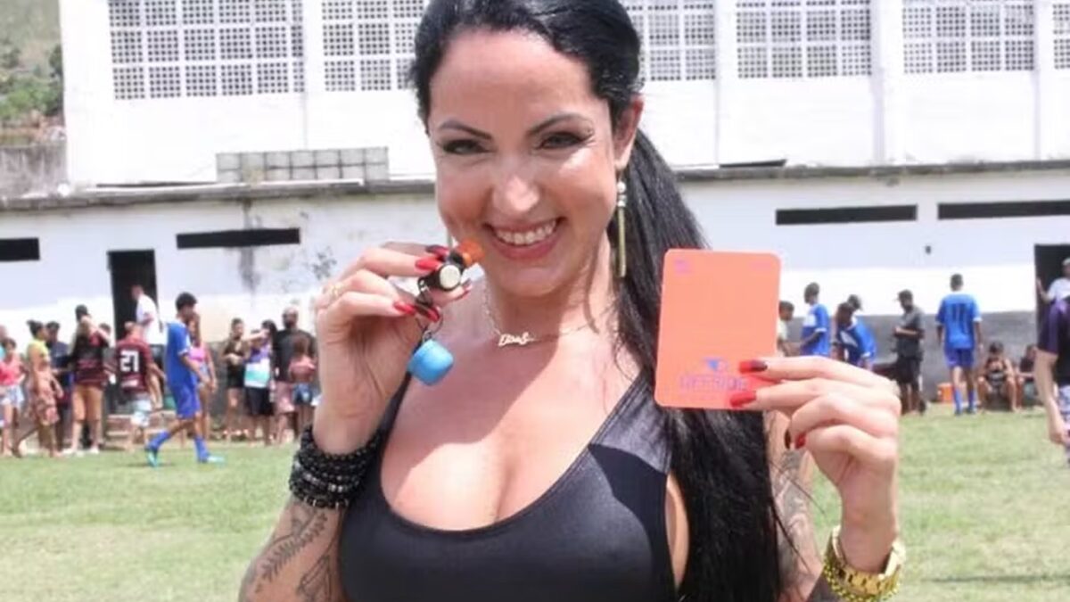 Ex-atriz pornô Elisa Sanches quer se aventurar como árbitra de futebol |  Mais Goiás