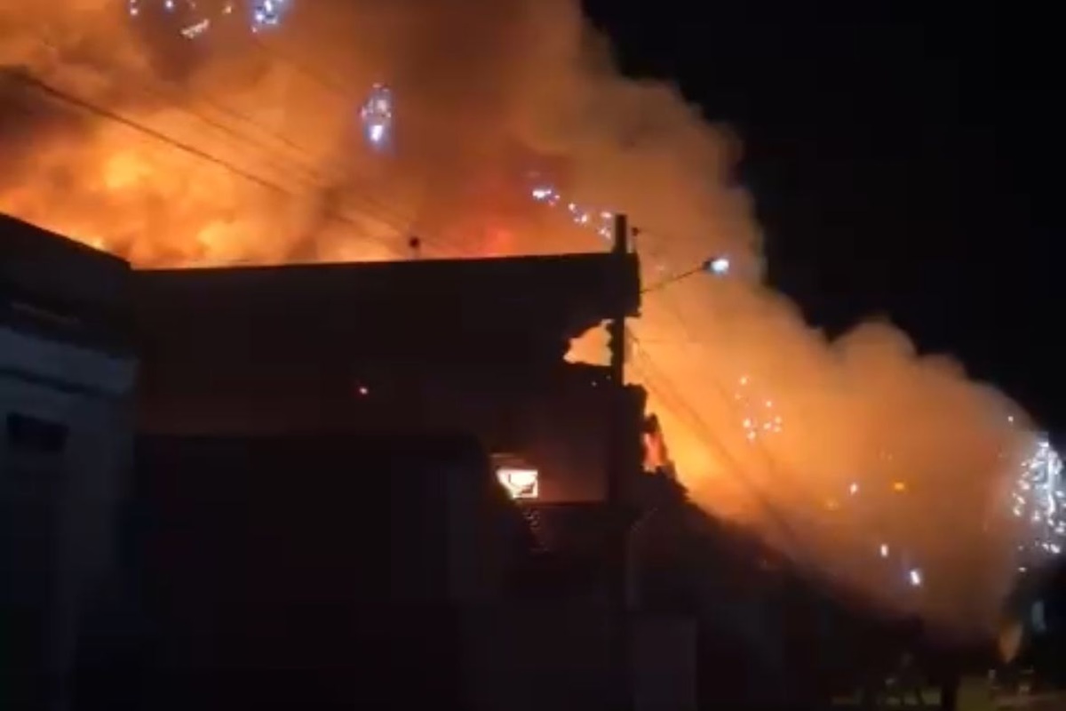 Urutaí: parede de supermercado desaba após incêndio e destrói kitnets