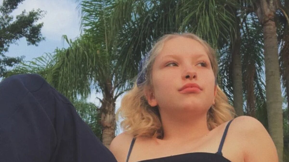 Brasileira de 19 anos é bilionária mais jovem do mundo com R$ 5,5 bi