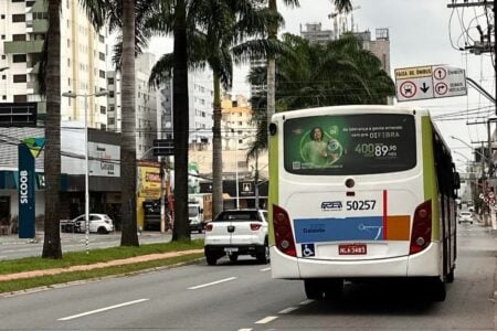 Goiânia: veículos não autorizados em faixas de ônibus tiveram 78,5 autuações em 2023