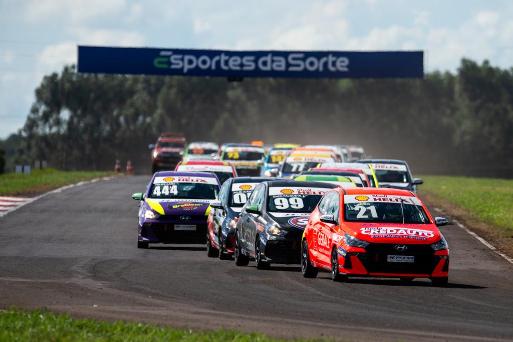 Copa Hyundai HB20 chega em Goiânia com 34 carros e equilíbrio em alta