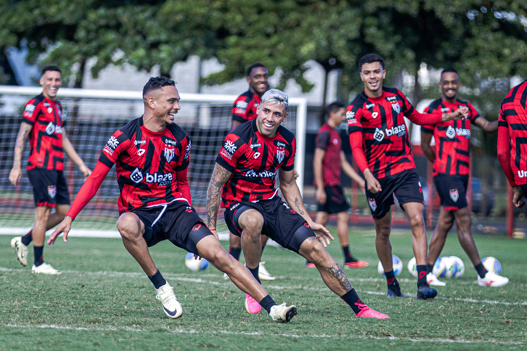 Atlético Goianiense recebe Flamengo no estádio Serra Dourada em retorno ao Brasileirão Série A