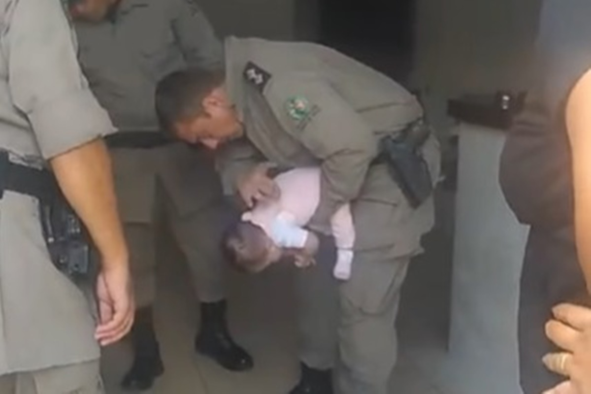 PM salva bebê de mal súbito em Goiânia