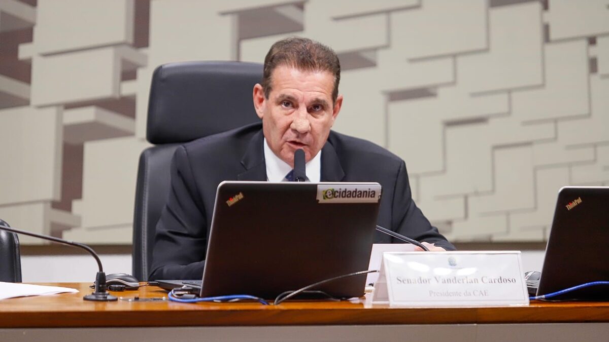 Senador goiano apresenta projeto de redução de impostos pagos por motoristas de aplicativos