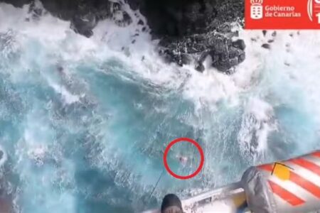 Turista morre ao cair no mar enquanto tirava fotos nas Ilhas Canárias; vídeo A queda está sendo investigada