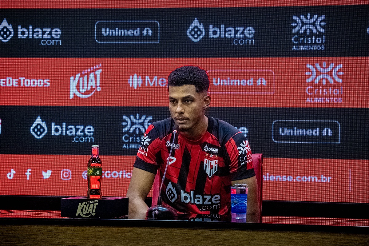 Alix Vinícius comenta sobre sua expectativa de jogar pela primeira vez uma Série A