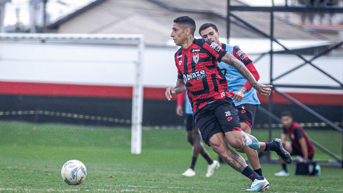Bruno Tubarão treinando no CT do Dragão