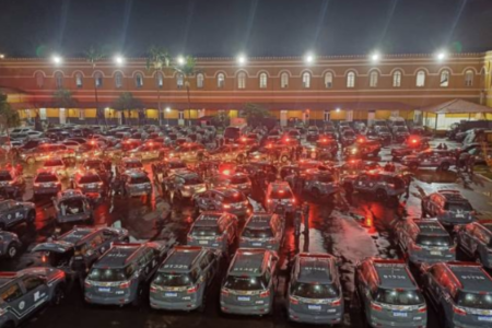 Viaturas envolvidas em operação contra empresas de ônibus (Foto: MP de SP)