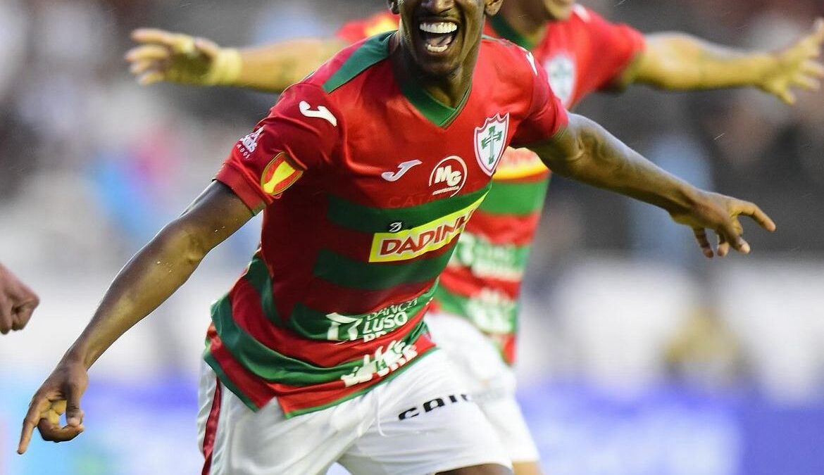 Douglas Borel atuando na Portuguesa