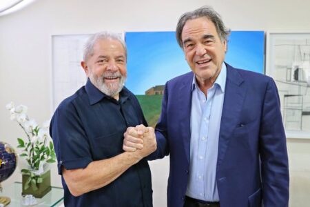 Oliver Stone está lançando seu tão aguardado documentário “Lula” no Festival de Cinema de Cannes de 2024.