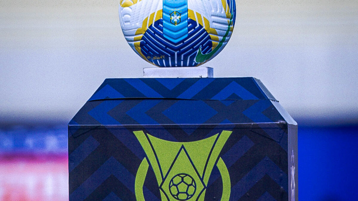 Bola e totem do Brasileirão 2024