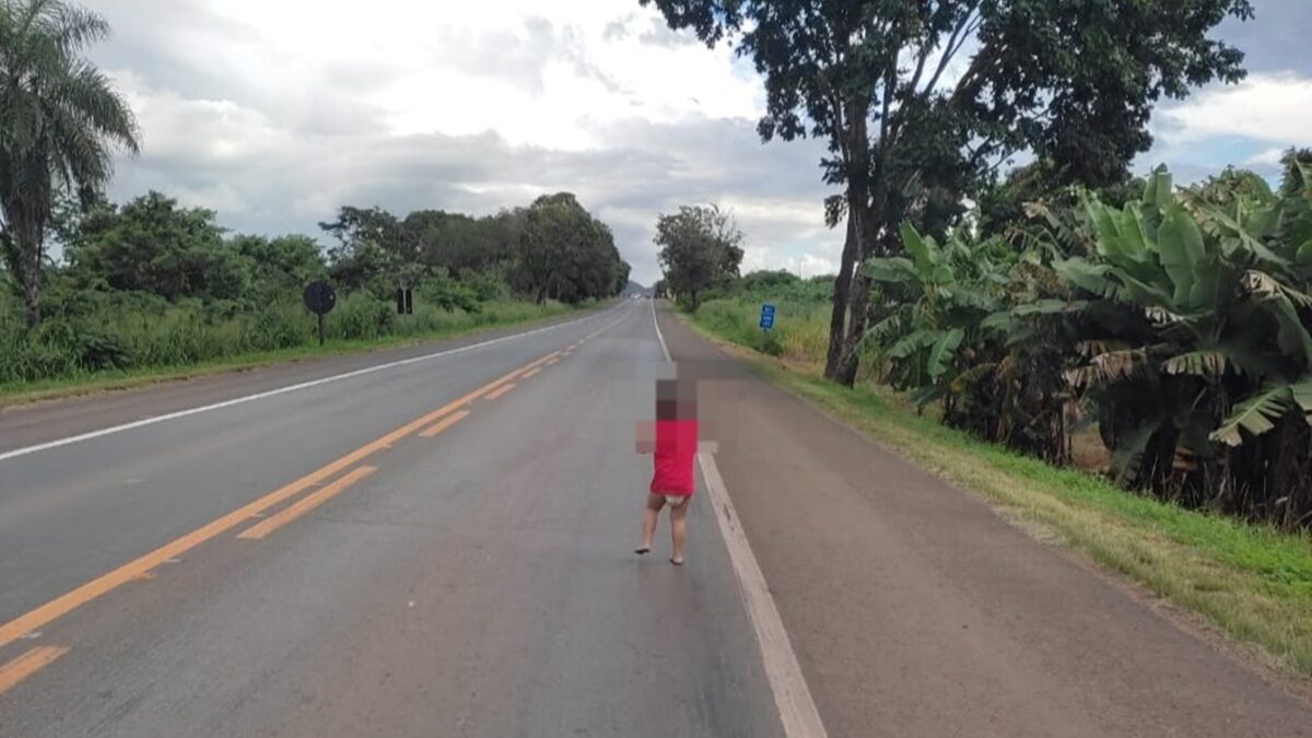 Menino de 4 anos é resgatado após ser visto caminhando sozinho na br-153, em Goiás Garoto corria risco iminente de atropelamento