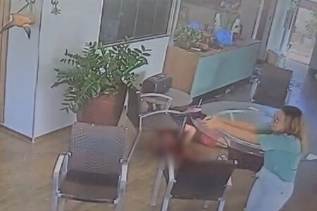 Mãe e filho invadem casa, matam dois idosos e deixam padre ferido; vídeo A Polícia Civil do Mato Grosso (PCMT) investiga o caso