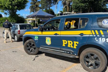 PRF recupera carro furtado em Goiás no DF