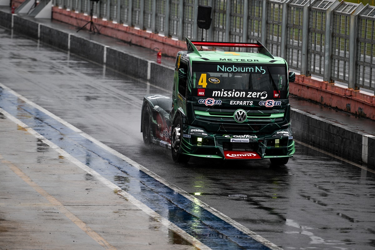 Primeiro dia de treinos da Copa Truck em Goiânia é marcado por bastante chuva no autódromo