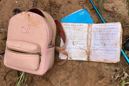 Bombeiros encontram mochila de Samyla Vitória, menina levada pela enxurrada em Aparecida As buscas pela menina de seis anos de idade continuam