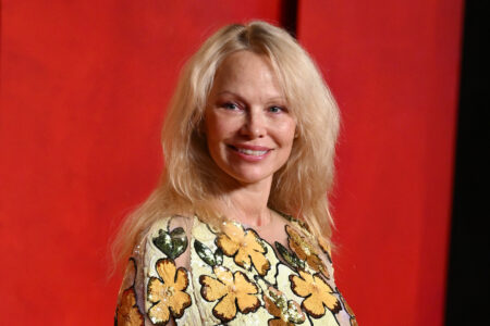 Pamela Anderson, que ficou mundialmente famosa pela série "S.O.S Malibu", entra para o elenco do remake de "Corra Que a Polícia Vem Aí"!