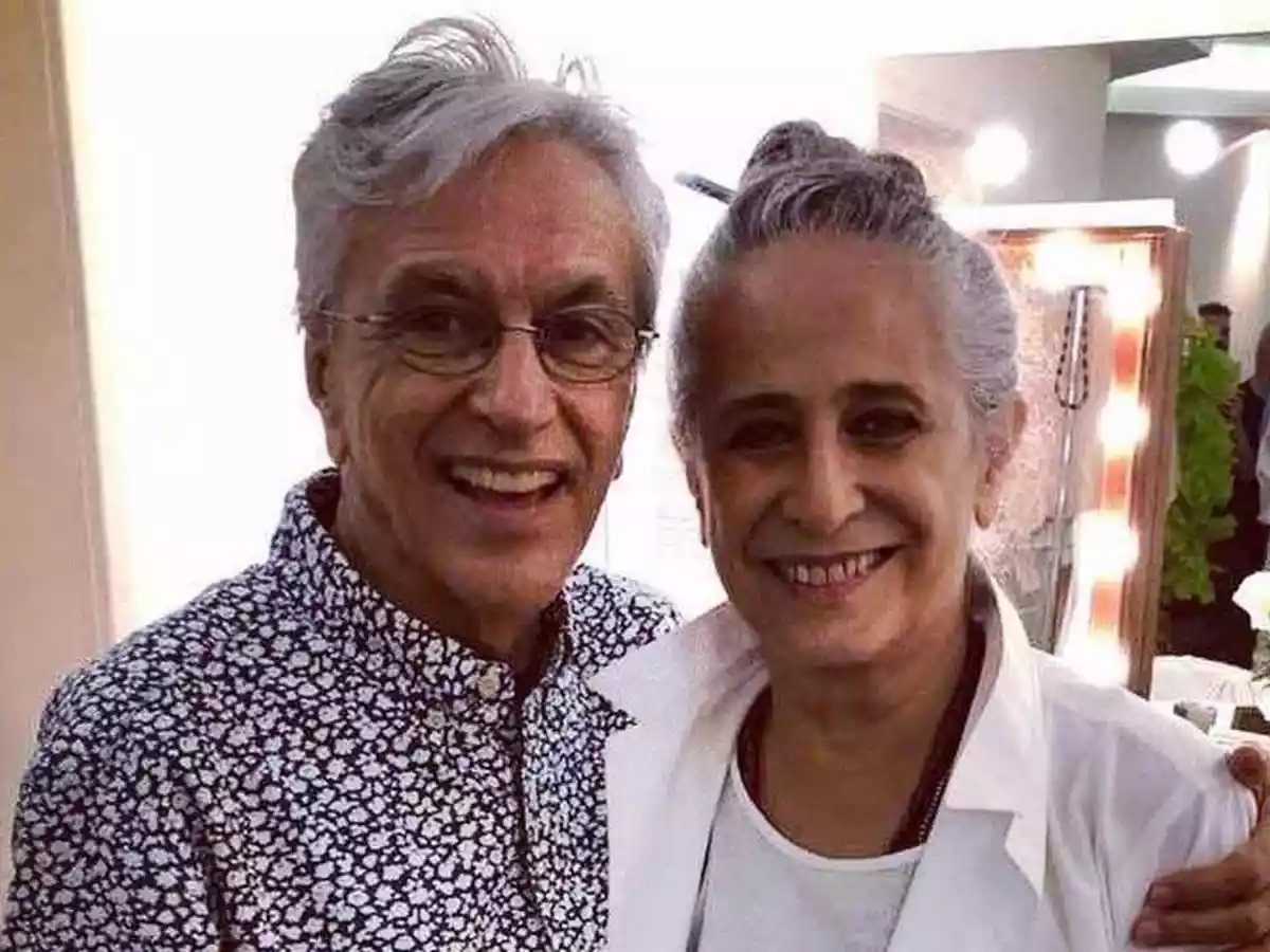 Caetano Veloso e Bethânia se emocionam ao falar de irmã que morreu