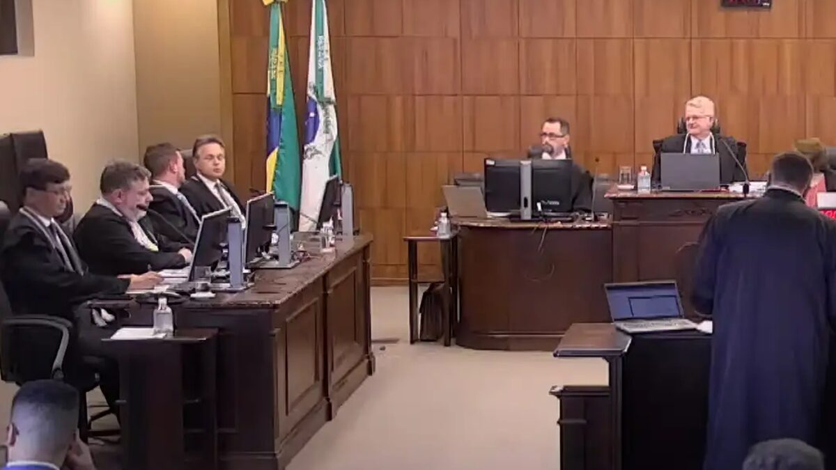 Desembargador do TRE vota pela cassação de Moro e empata julgamento