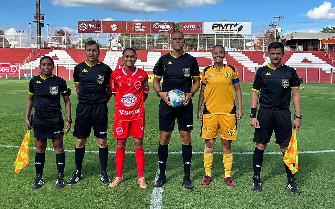 Jogadoras de Vila Nova e Aliança