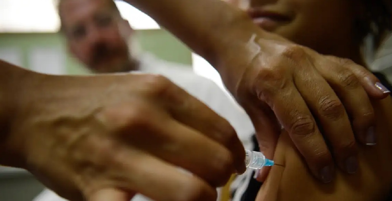 Vacina contra HPV será em dose única para meninas e meninos