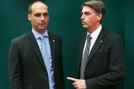 Eduardo Bolsonaro é processado por sindicato após chamar Polícia Federal PF de cachorrinhos do Moraes deputado comentou atuação da corporação