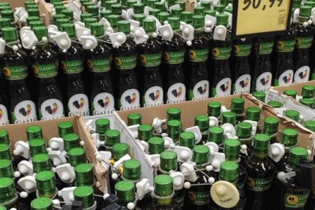 Azeite vira artigo de luxo e ganha lacres antifurto em supermercados Produto acumula alta de 44,23% desde 2020