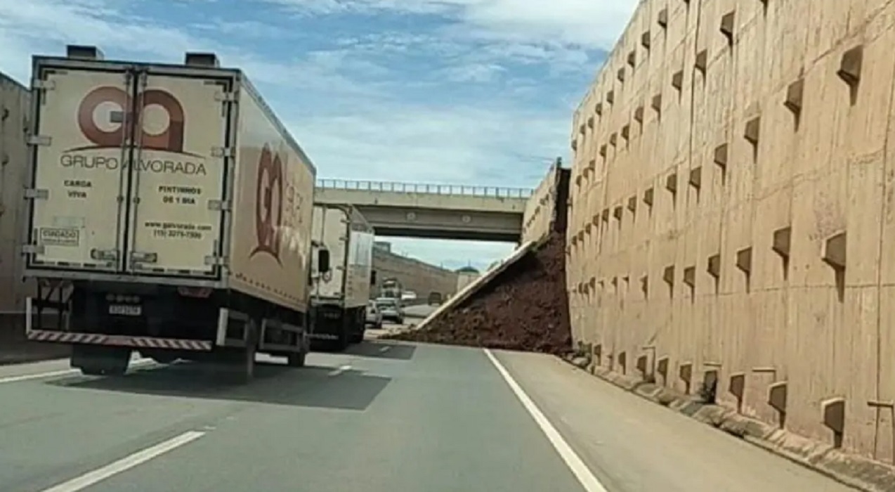 Com 40% de obras concluídas, viaduto da BR-153, em Hidrolândia, continua em meia pista