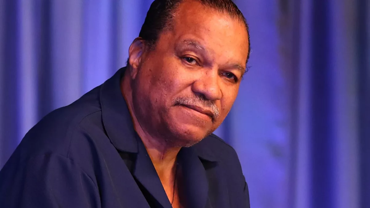 Billy Dee Williams acredita que os atores deveriam ser capazes de fazer blackface, a prática de um ator branco se passar por um personagem preto pintando o rosto.