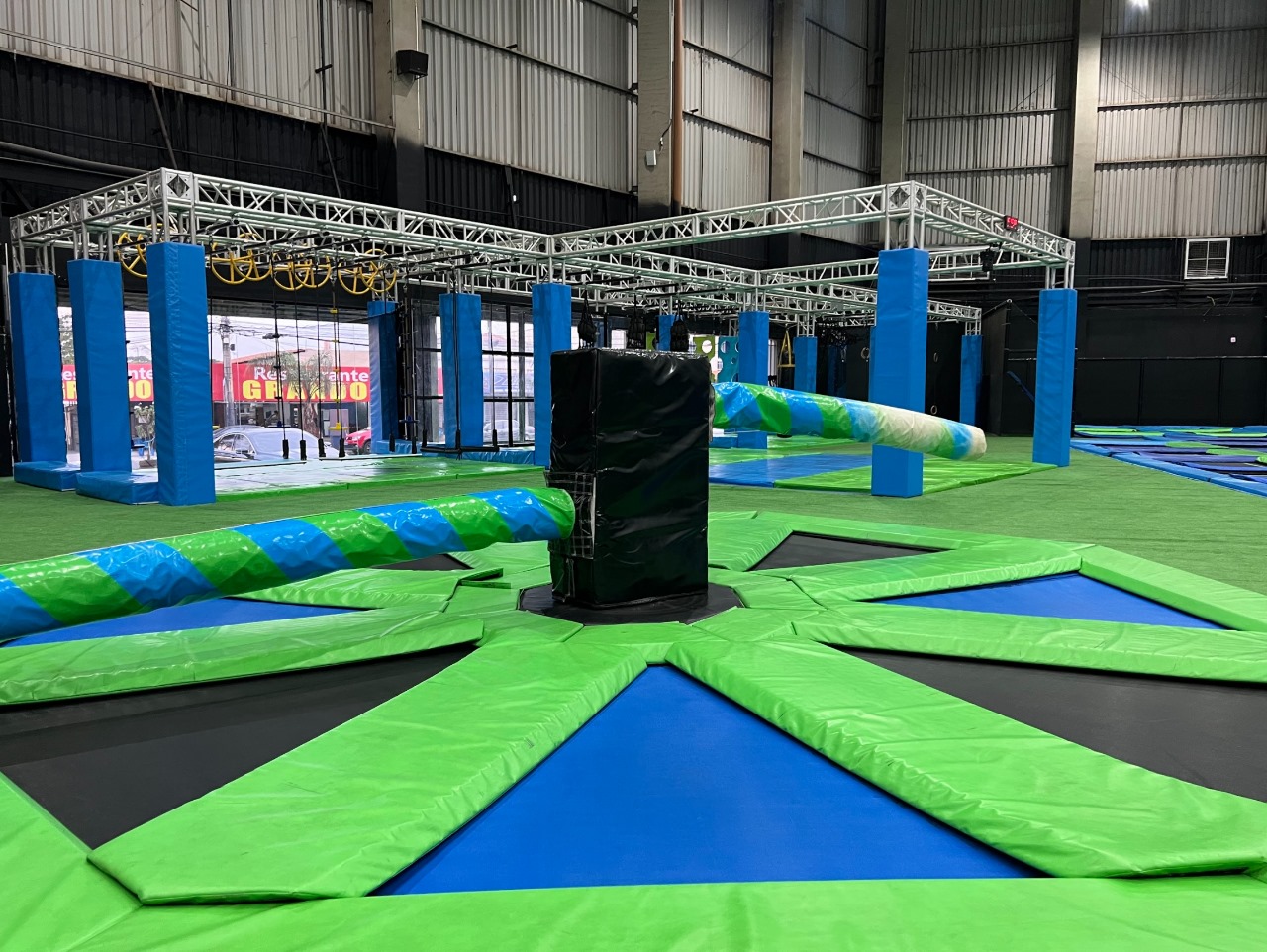 Parque de trampolins de Goiânia tem entrada gratuita para autistas em abril