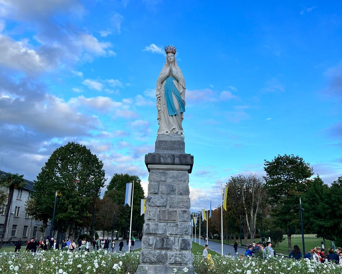 Goiânia recebe imagem de Nossa Senhora de Lourdes e Relíquias de Santa Bernadette no Totus Tuus 2024
