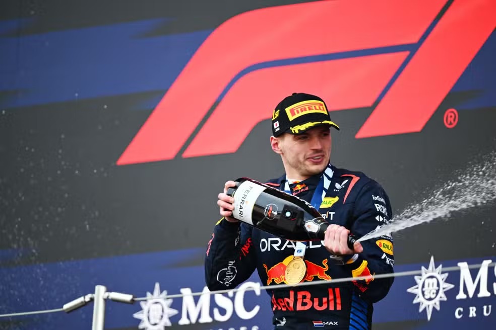 Verstappen volta a vencer e comanda dobradinha da Red Bull no GP do Japão