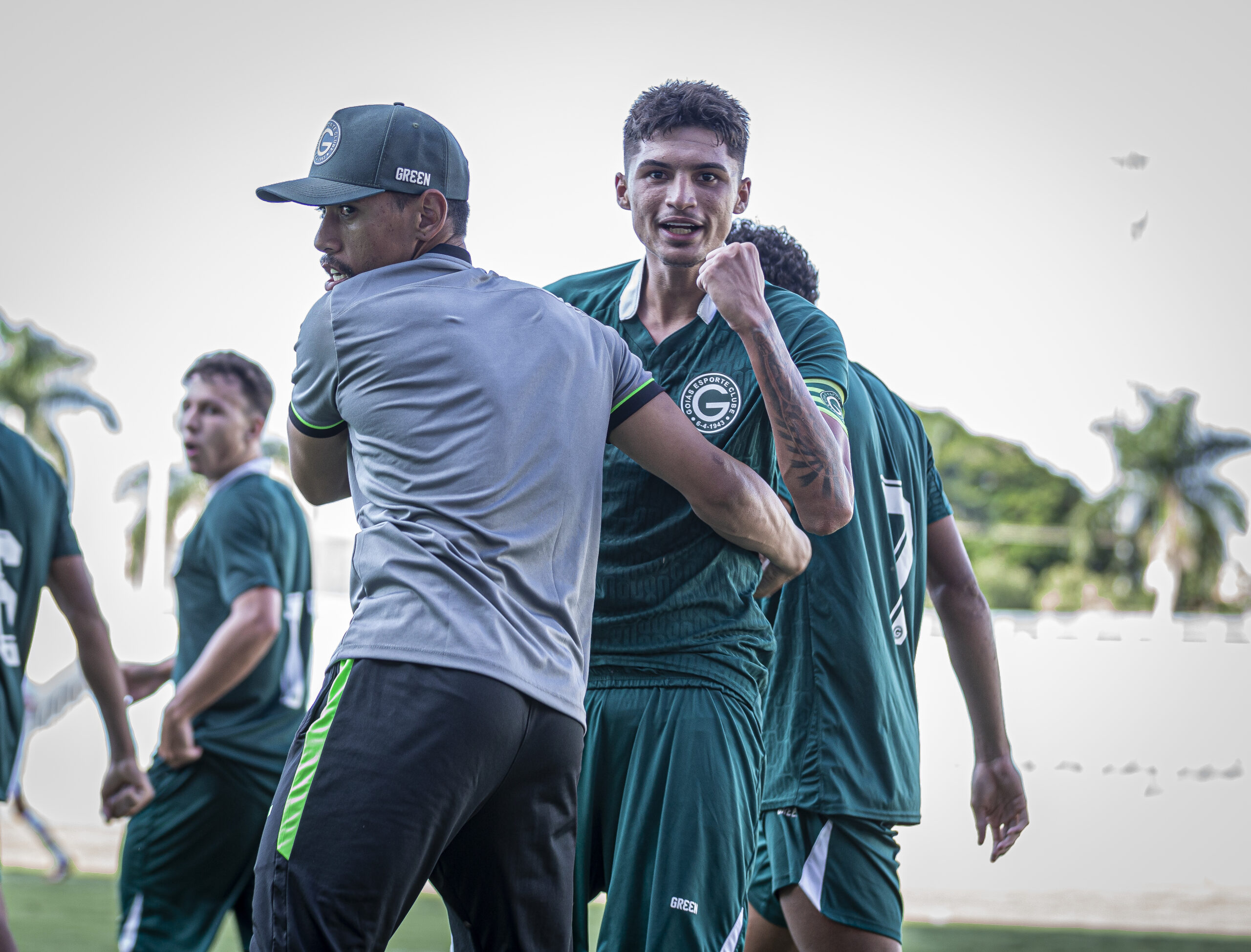 Larson analisa atuação individual em vitória diante do São Paulo: “Meu melhor jogo no Brasileiro”