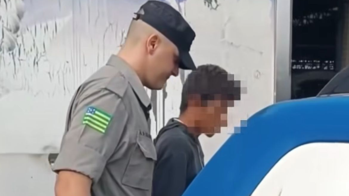 PM prende traficante de drogas no terminal da Praça A, em Goiânia