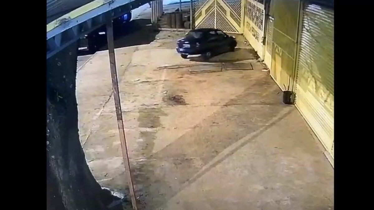 Operação mira suspeitos de furtos de cargas ocorridos em Goiás Um vídeo obtido pela Polícia Civil mostra parte da ação dos criminosos