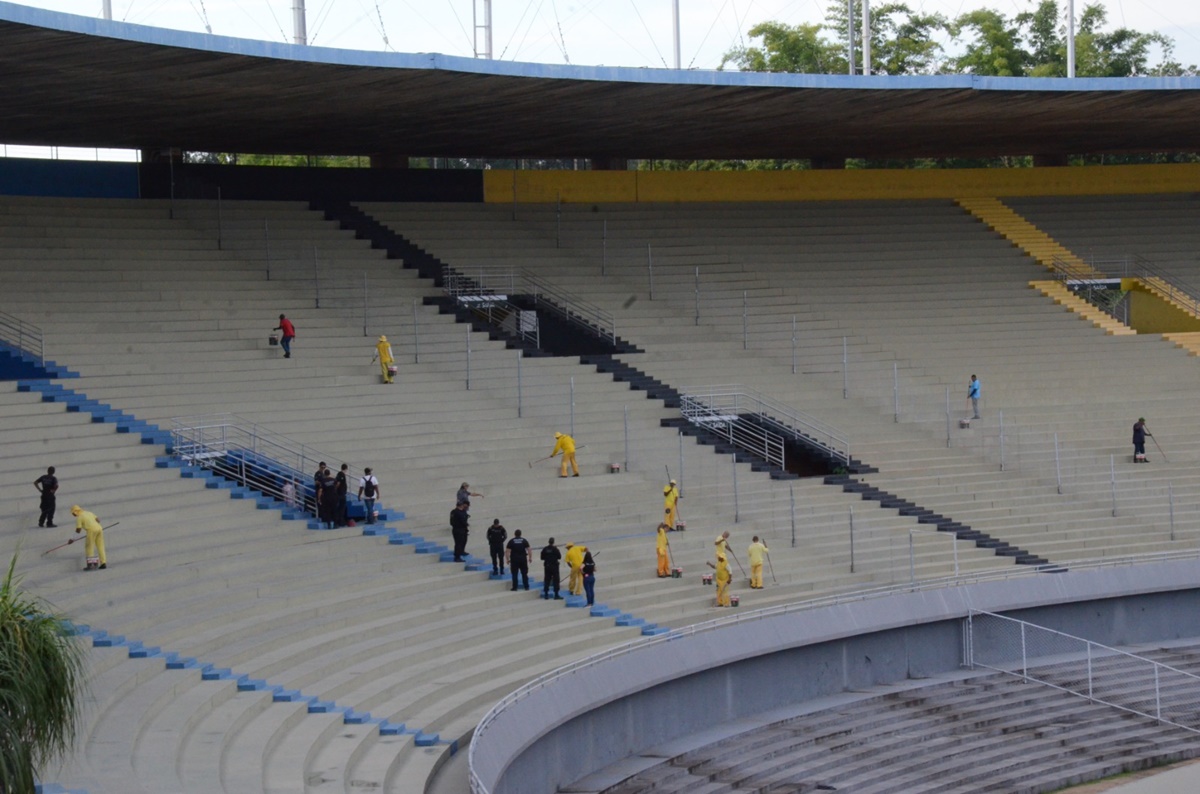 Reeducandos pintam o estádio Serra Dourada para o duelo entre Atlético Goianiense e Flamengo