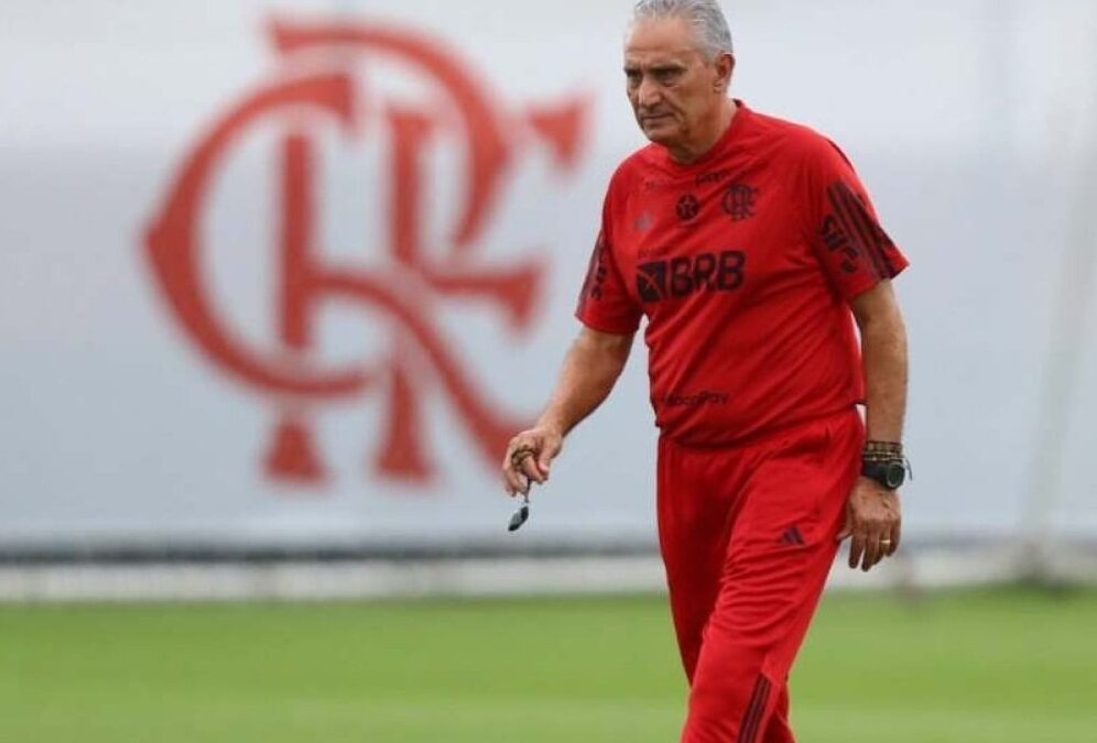 Tite comandando treino no Flamengo